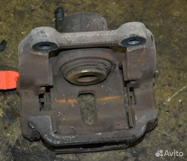 Суппорт RR Chrysler 300C I