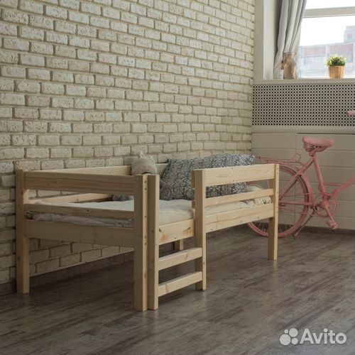 Детская кровать из массива