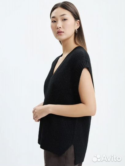 Жилет вязаный