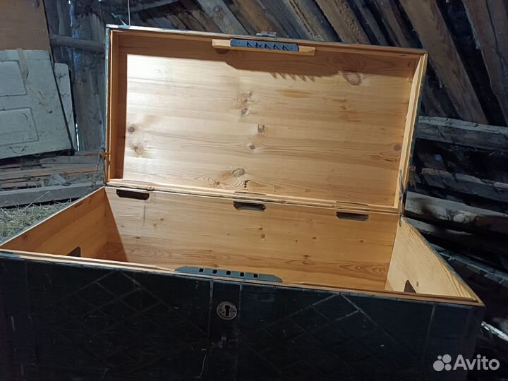 Сундук старинный