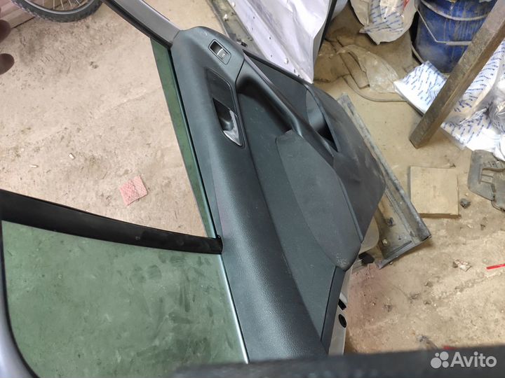 Тигуан 1 левая дверь