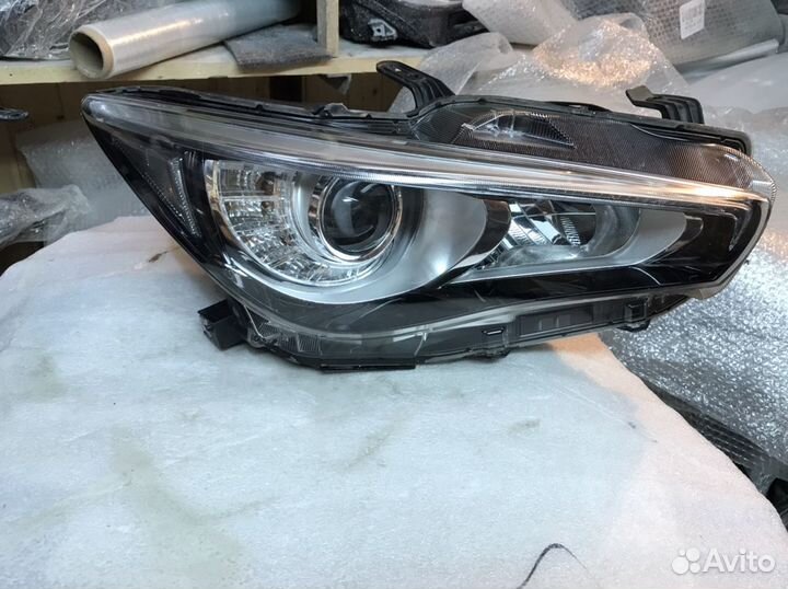 Фара правая Infinity Q50
