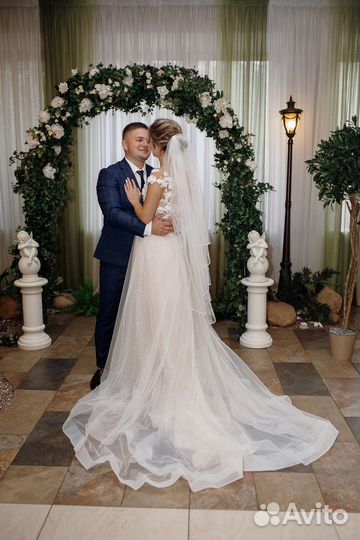 Свадебное платье со шлейфом