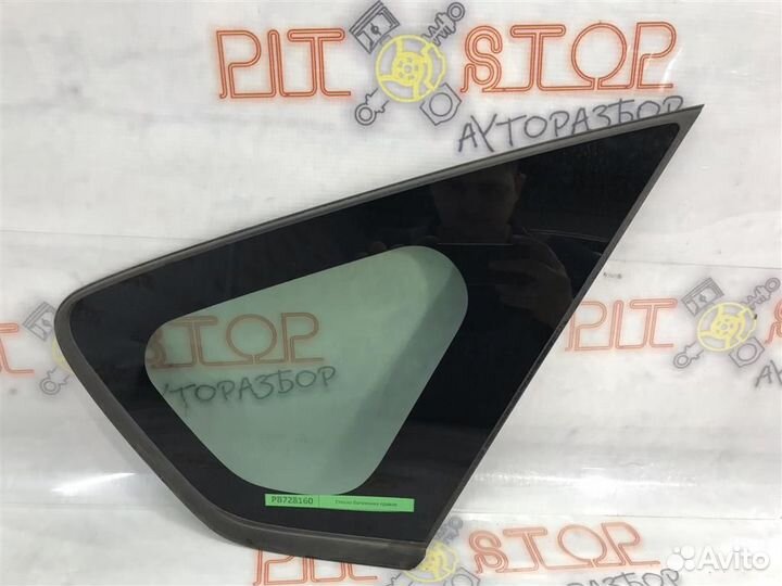 Стекло багажника правое Toyota prius ZVW30 2009-2