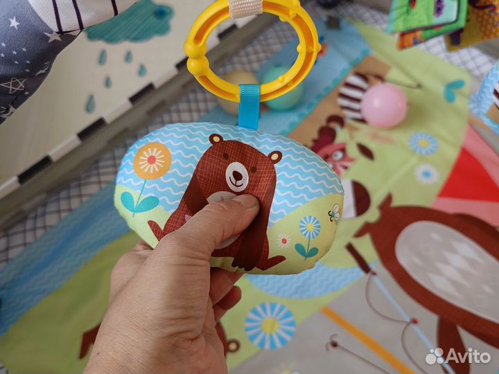 Развивающий коврик с игрушками в коробке