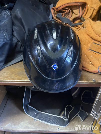 Подпруга и шлем