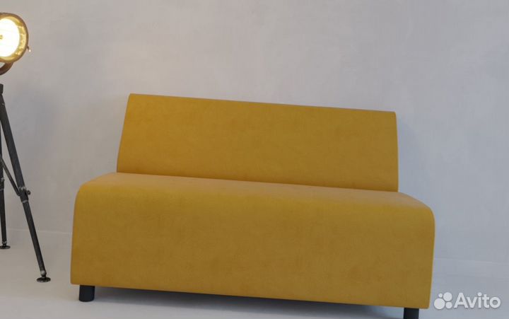 Диван в кафе