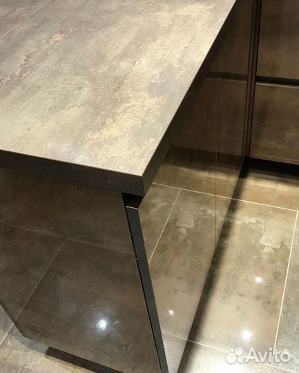 Современный кухонный гарнитур