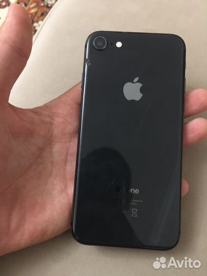 Телефон iPhone 8