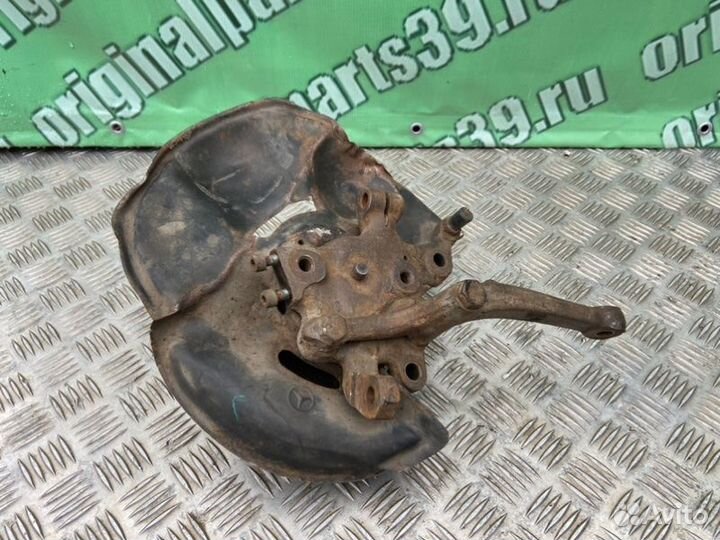 Поворотный кулак передний левый Mercedes-Benz W124