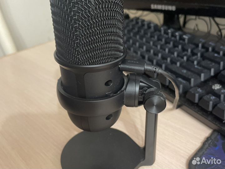 HyperX микрофон