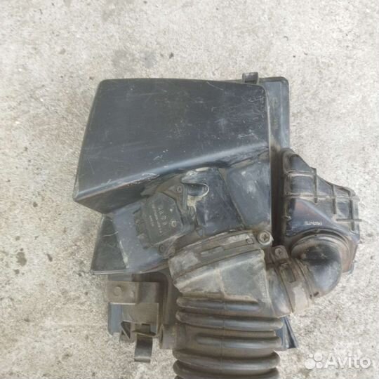 Датчик массового расхода воздуха Mazda 3 BK