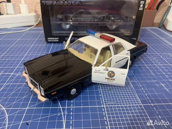 Dodge Monaco 1977 1/24 Greenlight