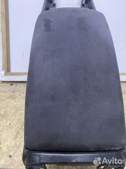 Nissan Teana J32 подлокотник