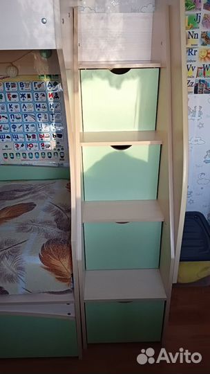 Кровать двухьярусная