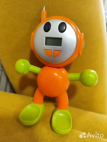 Радиоприемник - часы с выдвижной антенной