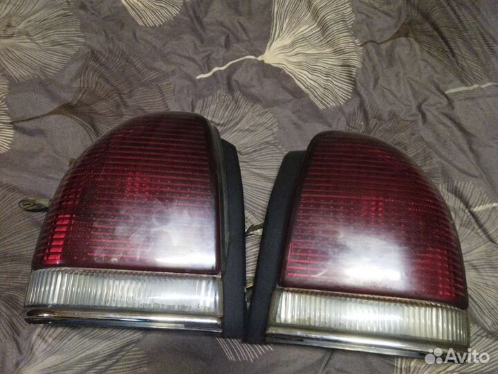 Заднии фонари на краслер LHS 93-98 г.запчасти