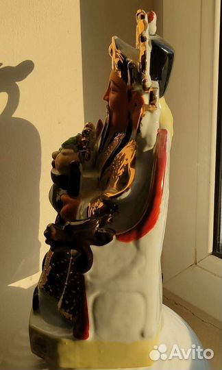 Фарфоровые статуэтка