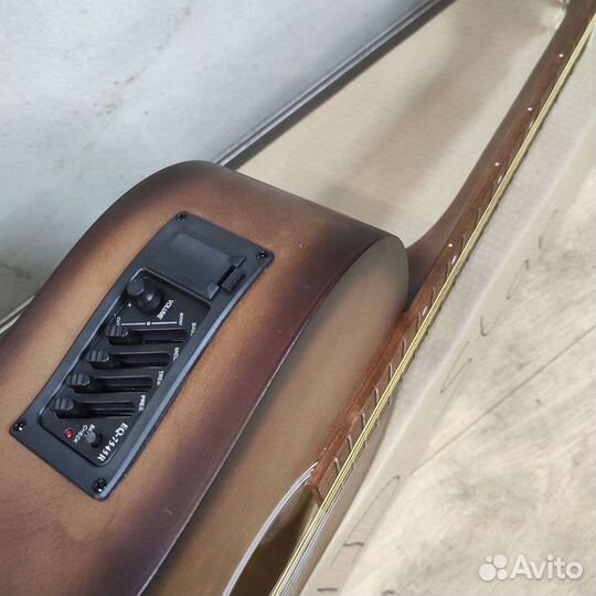 Электроакустическая гитара с широким грифом