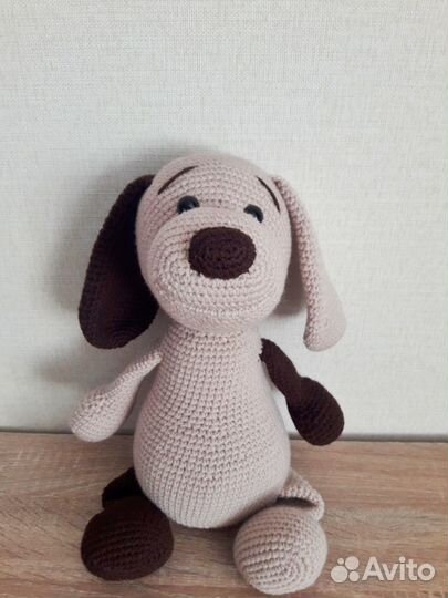 Мягкая вязаная игрушка собака