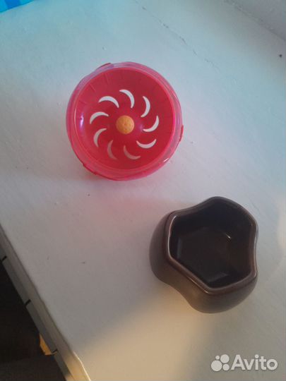 Колесо и миска для хомяков