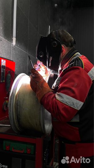 Шиномонтажник