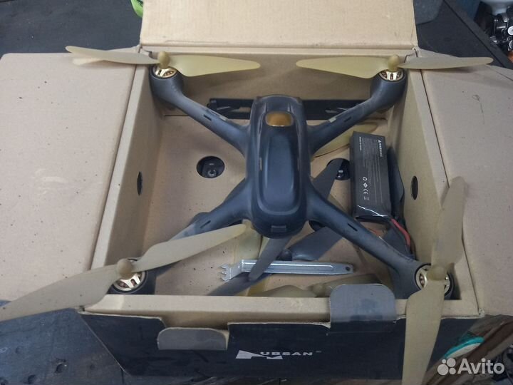 Квадракоптер H501S