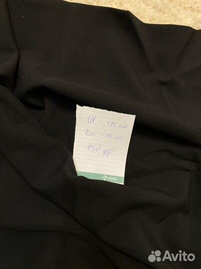 Тёмные отрезы ткани в ассортименте