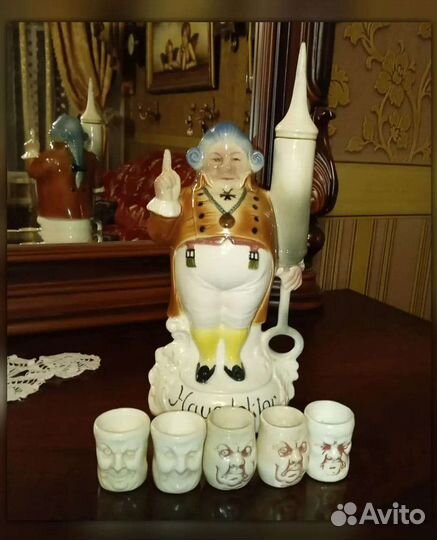 Штоф со стопками 