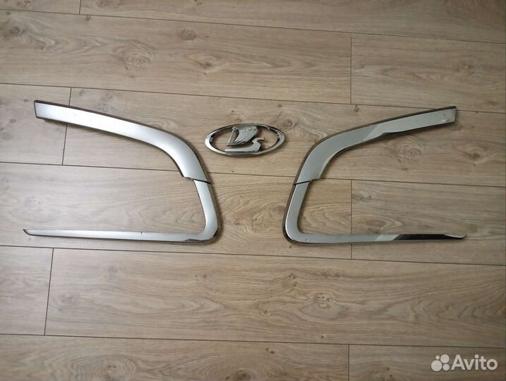 Молдинги оригинальные на LADA Vesta