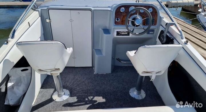 Туристическая прогулка на катере. Аренда катера