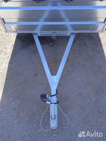 Прицеп легковой 2,5 м*1,3 м