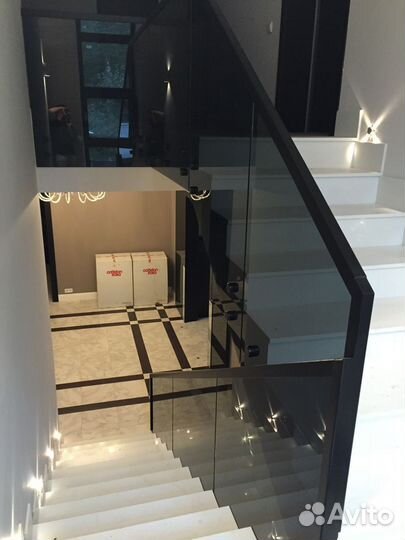 Стеклянные перила для лестниц