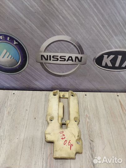 Пыльник рулевой колонки Nissan primera P12 Лев