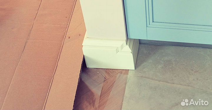 Установка потолочных и напольных плинтусов