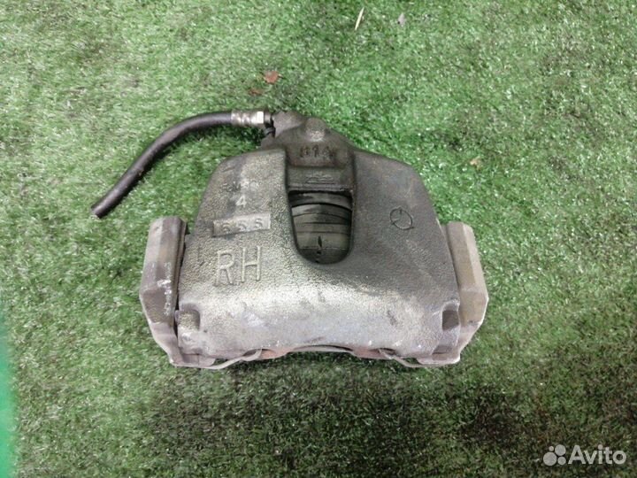 Суппорт тормозной передний правый Mazda Axela bkep