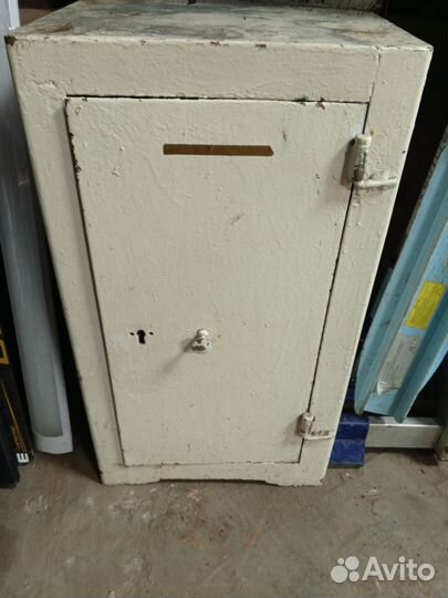 Сейф металлический