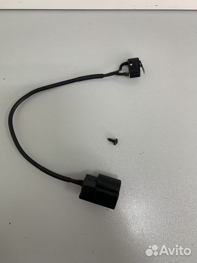 Датчик (концевик) открытия капота Mitsubishi