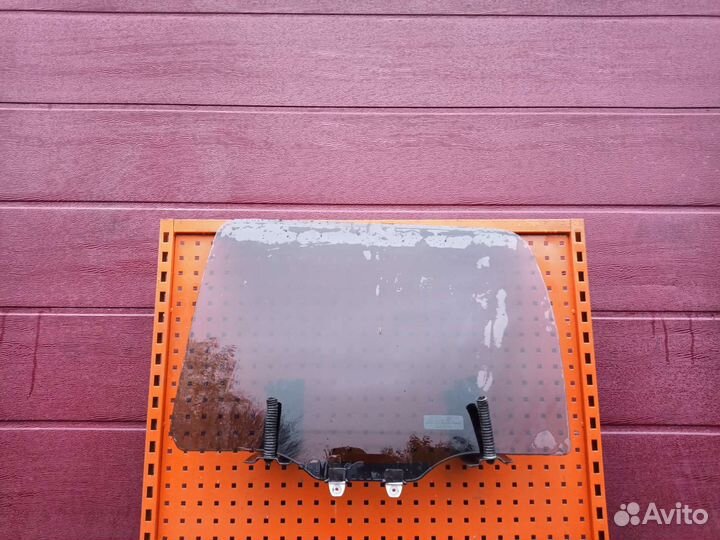 Стекло двери Honda Ridgeline