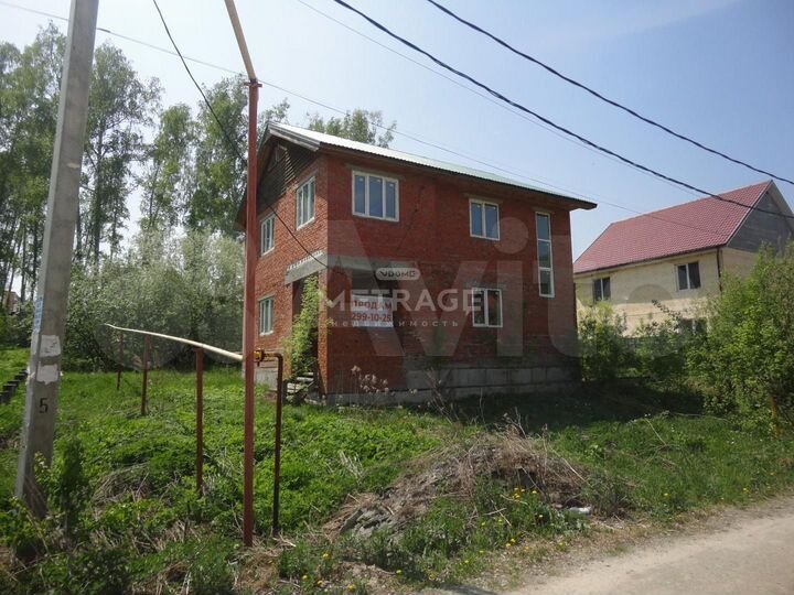 Коттедж 198 м² на участке 10 сот.