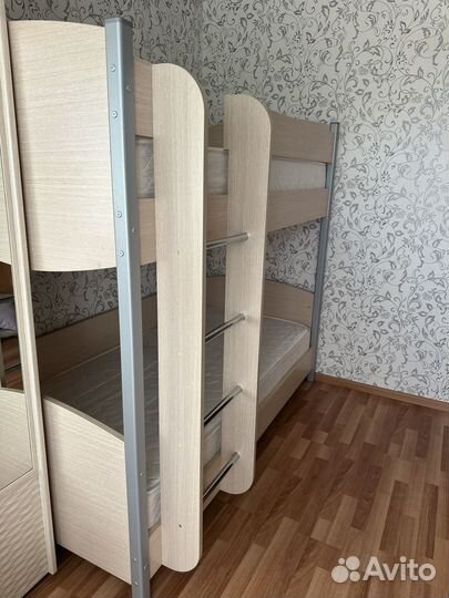 Двухъярусная кровать