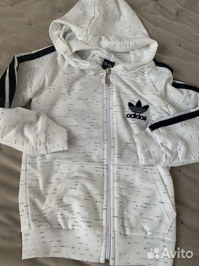 Спортивный костюм новый adidas р 104-110