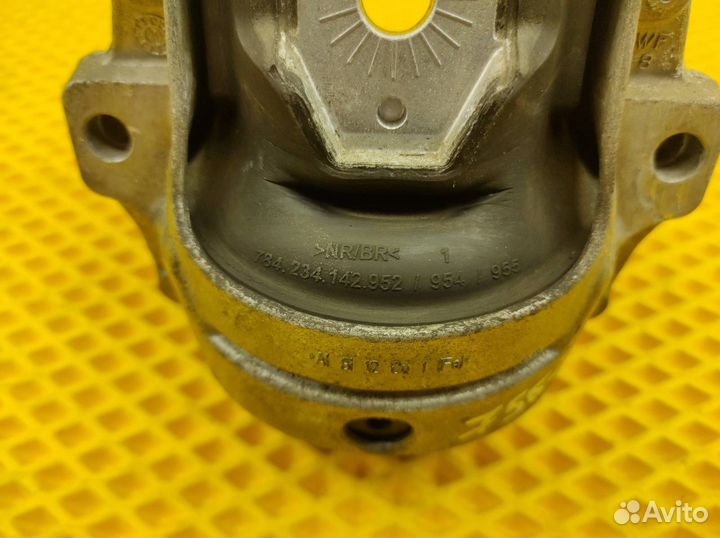 Подушка двигателя Audi A4 B8 cdnc 2.0 tfsi 2010