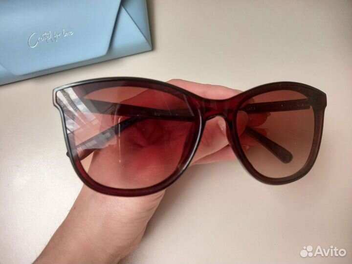 Солнцезащитные очки с чехлом