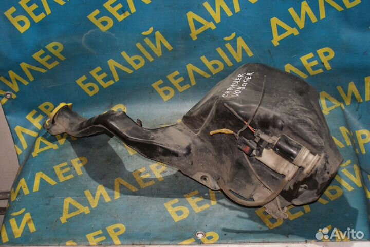 Бачок омывателя (черный) Chrysler Voyager 4