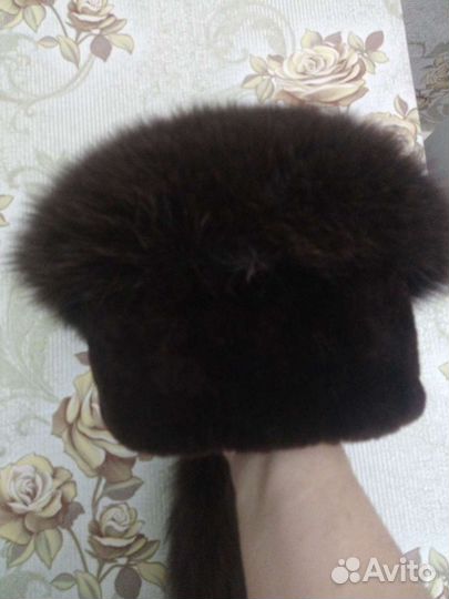 Женские меховые шапки