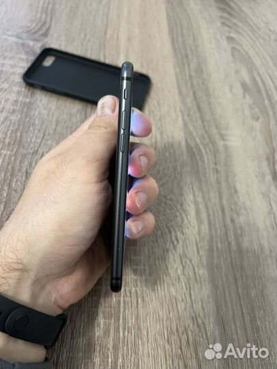 Телефон iPhone 8