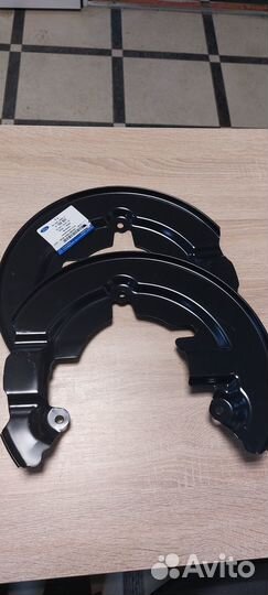 Щиток тормозного диска передний Ford Focus 3