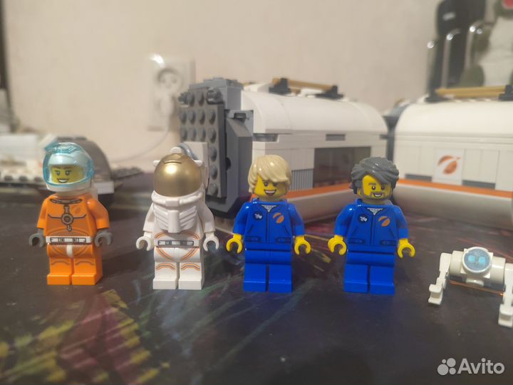 Lego City Лунная космическая станция 60227