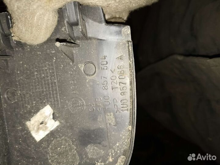 Накладка торпедо боковая правая Skoda Octavia tour